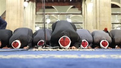 بتسرح في الصلاة؟.. أمين الفتوى يكشف هل صلاتك صحيحة أم لا
