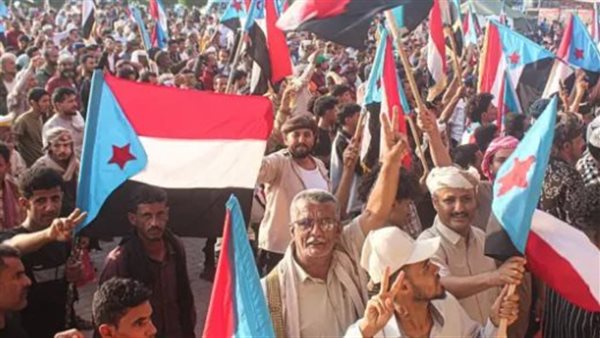 الجنوب العربي أمام مرحلة حاسمة.. قرار شعبه ومستقبله فوق حسابات الصراع الجنوب العربي أمام مرحلة حاسمة.. قرار شعبه ومستقبله فوق حسابات الصراع