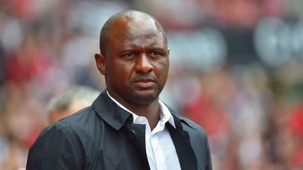 بعد شهر من التأخير.. باتريك فييرا يوقع عقود تدريب منتخب السنغال