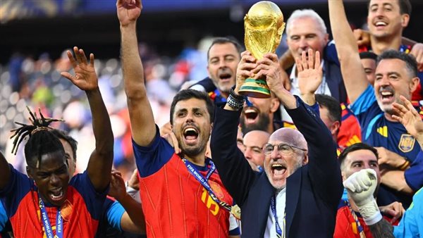 رسميا.. تجديد عقد دى لا فوينتي مع منتخب إسبانيا حتى 2030