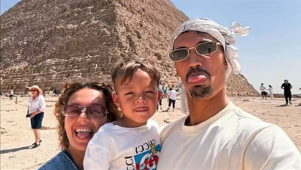 النجم الهولندي تيجاني رايندرز يزور الأهرامات ويستمتع بإجازته في مصر النجم الهولندي تيجاني رايندرز يزور الأهرامات ويستمتع بإجازته في مصر