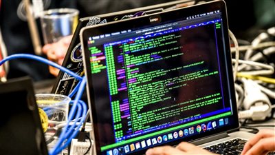 كيف يمكن للشركات حماية بياناتها بعد تخليها عن مواقعها الانتاجية؟