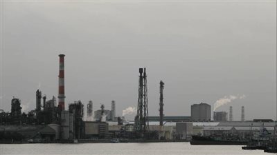 بالأرقام.. أسعار النفط تواصل الارتفاع مع بطء المحادثات بين روسيا وأوكرانيا