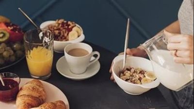  علماء يابانيون: التخلي عن وجبة الفطور يزيد من خطر الإصابة بالخرف