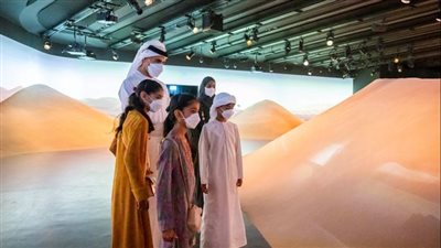 شاهد.. خالد بن محمد بن زايد يزور جناح الإمارات في إكسبو.. ويشيد بدور الشباب