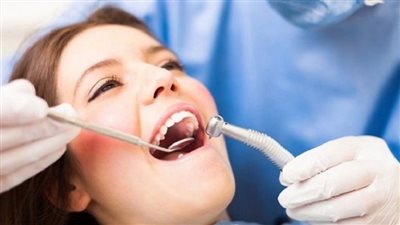 باحثون: التهاب دواعم السن يهاجم الأنسجة الداعمة المحيطة بالأسنان