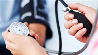 علماء: عصير الطماطم يساعد على تخفيض مستوى ضغط الدم المرتفع