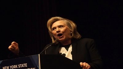 هيلاري كلينتون تعلن إصابتها بفيروس 