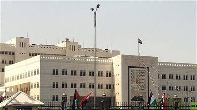  الحكومة السورية تقرر منح مهلة لجميع العاملين بالدولة للمبادرة إلى تلقي لقاح كورونا