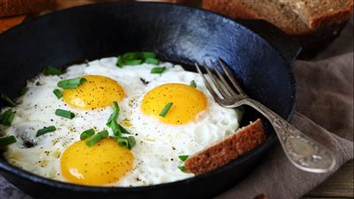 مادة إذا تم اضافتها إلى البيض المقلي تساعد على تقوية القلب