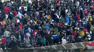 شغب الجماهير يوقف مباراة سوريا ولبنان على ملعب صيدا الدولي