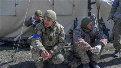 أوكرانيا تعلن إجراء أول تبادل لأسرى الحرب مع روسيا 