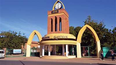 فتاة تعرض نفسها للزواج في شوارع الخرطوم