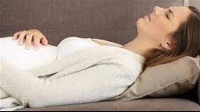 كيف تساهم التغيرات الهرمونية أثناء الحمل في زيادة أعراض مشاكل الجهاز الهضمي؟