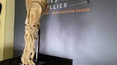 بيع قناع منحوت من وسط إفريقيا يعود تاريخه إلى القرن التاسع عشر في فرنسا مقابل 4،2 ملايين