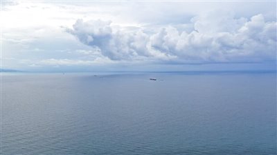 سفينة روسية في البحر الأسود تطلق نداء استغاثة