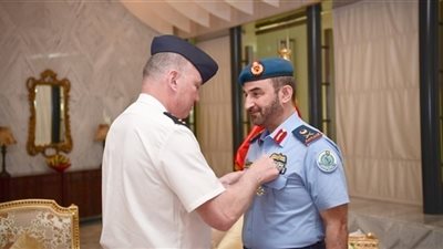 وسام برتبة فارس.. ماكرون يكرم نائب قائد القوات الجوية والدفاع الجوي الإماراتي