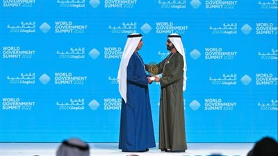 حاكم دبي يكرم سيف بن زايد لجهوده الاستثنائية في إنجاح إكسبو 