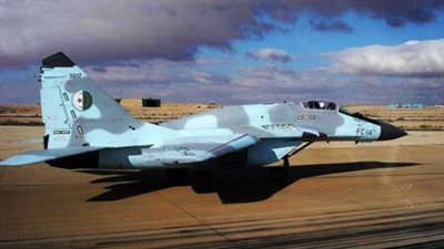 بسبب خلل فني.. مقتل طيار جراء تحطم مقاتلة جزائرية