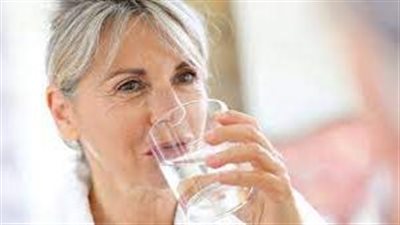 دراسة جديدة تكشف ما يحدث بسبب شرب كمية كافية من الماء باستمرار 