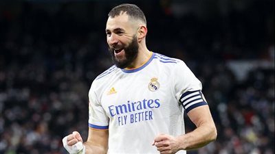 أنشيلوتي يكشف حقيقة رحيل بنزيما عن ريال مدريد