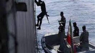 تحمل وقودا مهربا.. إيران تحتجز سفينة أجنبية في مياه الخليج
