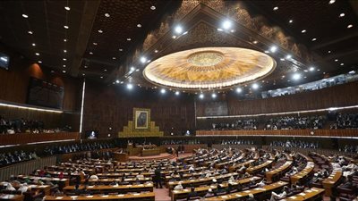 ماذا وراء استقالة رئيس البرلمان الباكستاني؟