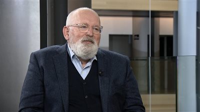  فرانس تيمرمانز:الاتحاد الأوروبي قد يضع أهدافًا أكثر طموحًا لانتقاله إلى الطاقة المتجددة