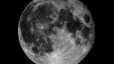 أسباب الاختلاف الغامض في وجهي القمر القريب والبعيد
