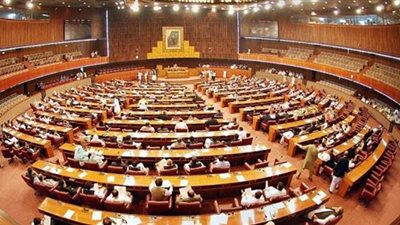 برلمان باكستان يقر تعديل دستورى يمنح الرئيس وقائد الجيش حصانة مدى الحياة