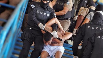  السلطات السلفادورية توقف في الأسبوعين الماضيين أكثر من تسعة آلاف شخص (الاسباب)
