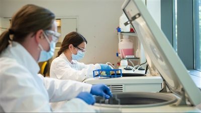 تباين أعداد الإصابات بفيروس كورونا في حول العالم 