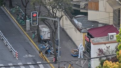  خلال الإغلاق العام.. سكان مدينة شنغهاي الصينية يكافحون للحصول على الطعام