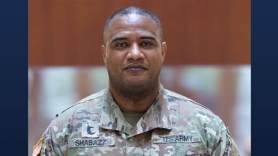 خالد شباز.. أول مرشد ديني مسلم 