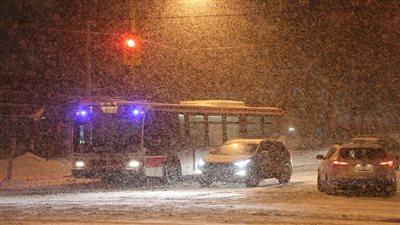 كندا.. عاصفة ثلجية قوية تضرب وسط البلاد