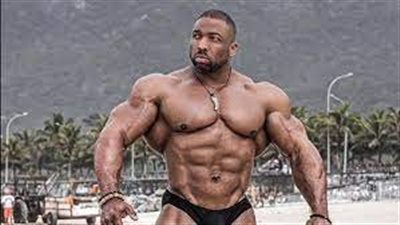 وفاة بطل كمال الأجسام العالمي سيدريك ماكميلان عن عمر يناهز 44 عاما