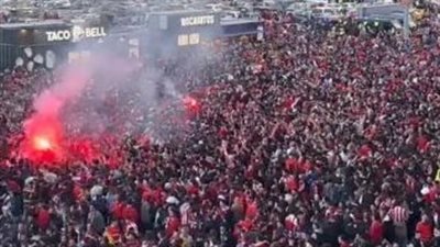 جماهير أتلتيكو مدريد تشعل أجواء مواجهة 