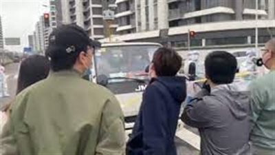 شاهد.. الحجر العام في شنغهاي الصينية يجبر المواطنين على تسليم منازلهم 