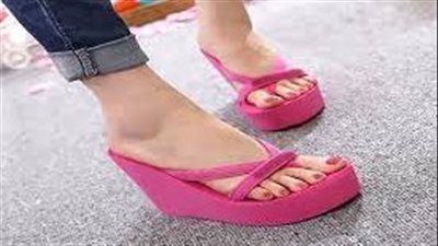 ما هي مخاطر بعض أنواع الأحذية على الرغم من ملاءمتها المخادعة؟