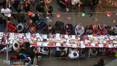 رمضان في مصر حاجة تانية.. إفطار جماعي لمنطقة بالكامل في حي المطرية شمال القاهرة