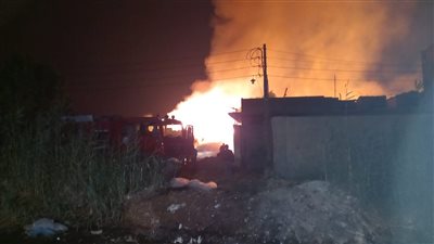 حريق بمصنع سجائر بجوار فيلا الفنان المصري الشهير عادل إمام