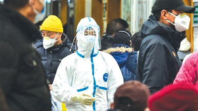  مركز شنغهاي المالي الصيني يسجل رقما قياسيا جديدا لإصابات كوفيد-19