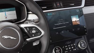 جاجوار تكشف النقاب عن أيقونتها الجديدة F-Pace 