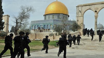 اقتحامات وانتهاكات.. إسرائيل تشعل أحداث المسجد الأقصى