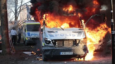 في أعقاب وقائع إحراق مصاحف.. إصابة 3 محتجين بأحداث شغب في السويد