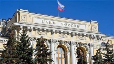 ماذا وراء تخفيف المركزي الروسي قيود بيع الدولار؟