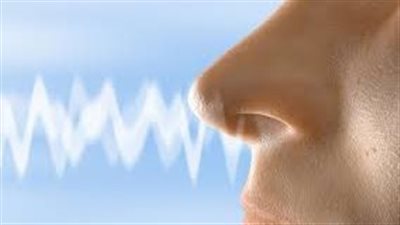 ما هي أعراض الورم الأرومي العصبي الشمي؟