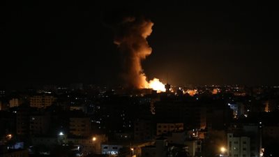 إسرائيل تقصف موقعا ونفقا لحماس في قطاع غزة