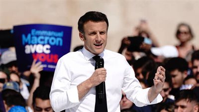 ماكرون: قانون حظر الحجاب سيخلق حربا أهلية