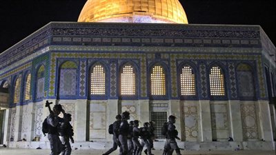 عاجل.. القوات الإسرائيلية تقتحم باحات المسجد الأقصى 